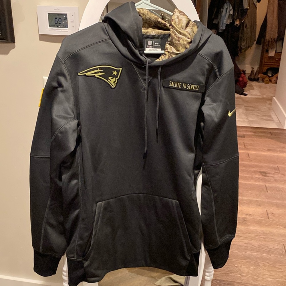 Nike Patriots Salute to Service hoodie. Size M.